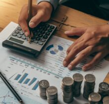 StockCake-Financial Analysis Calculations_1744919648